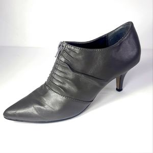 NYGARD Gray boots shoes size 7.5